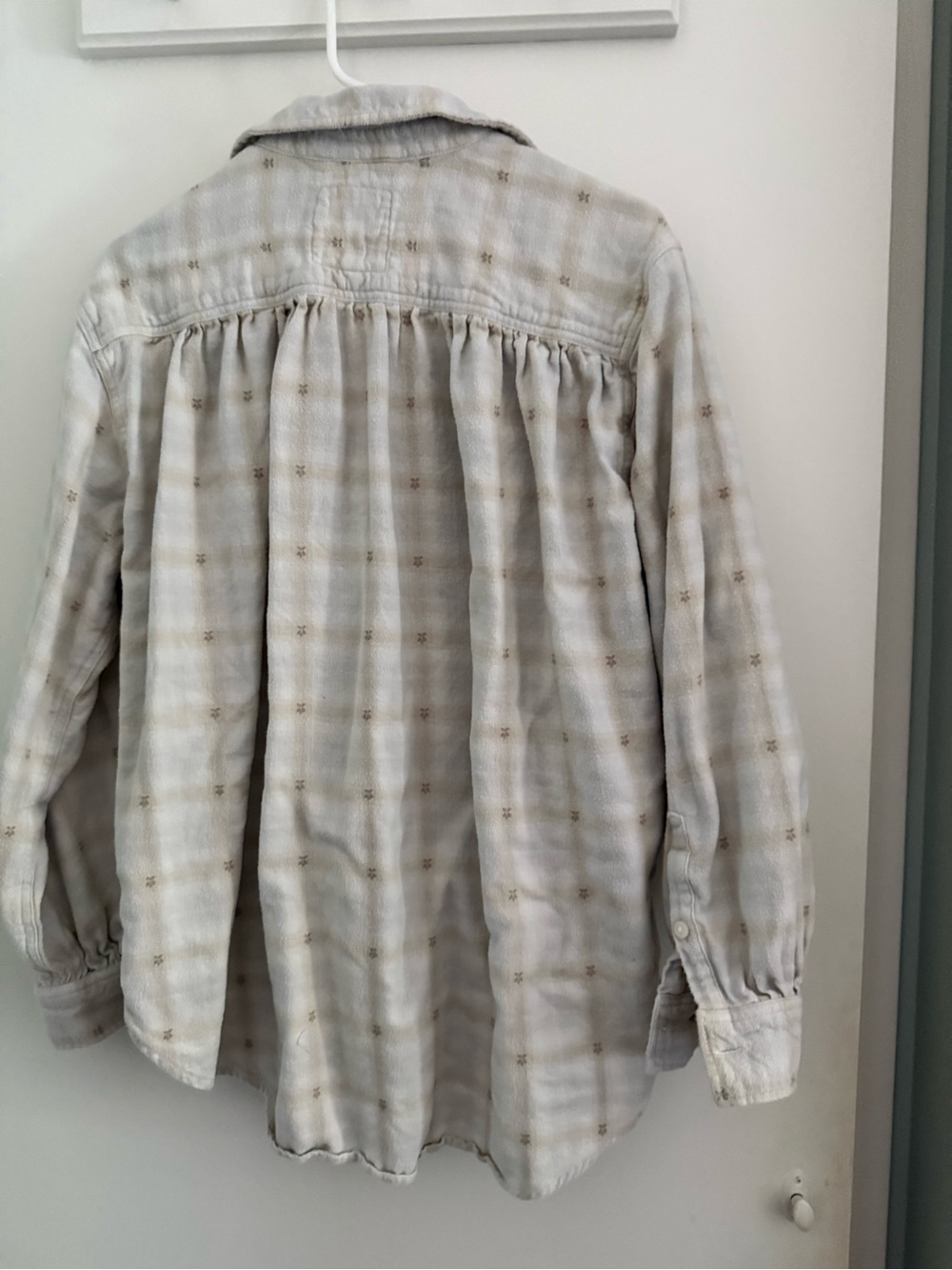 aerie Women’s Anytime Fave Flannel Button Down in Muslin, Size S - Picture 2 of 3